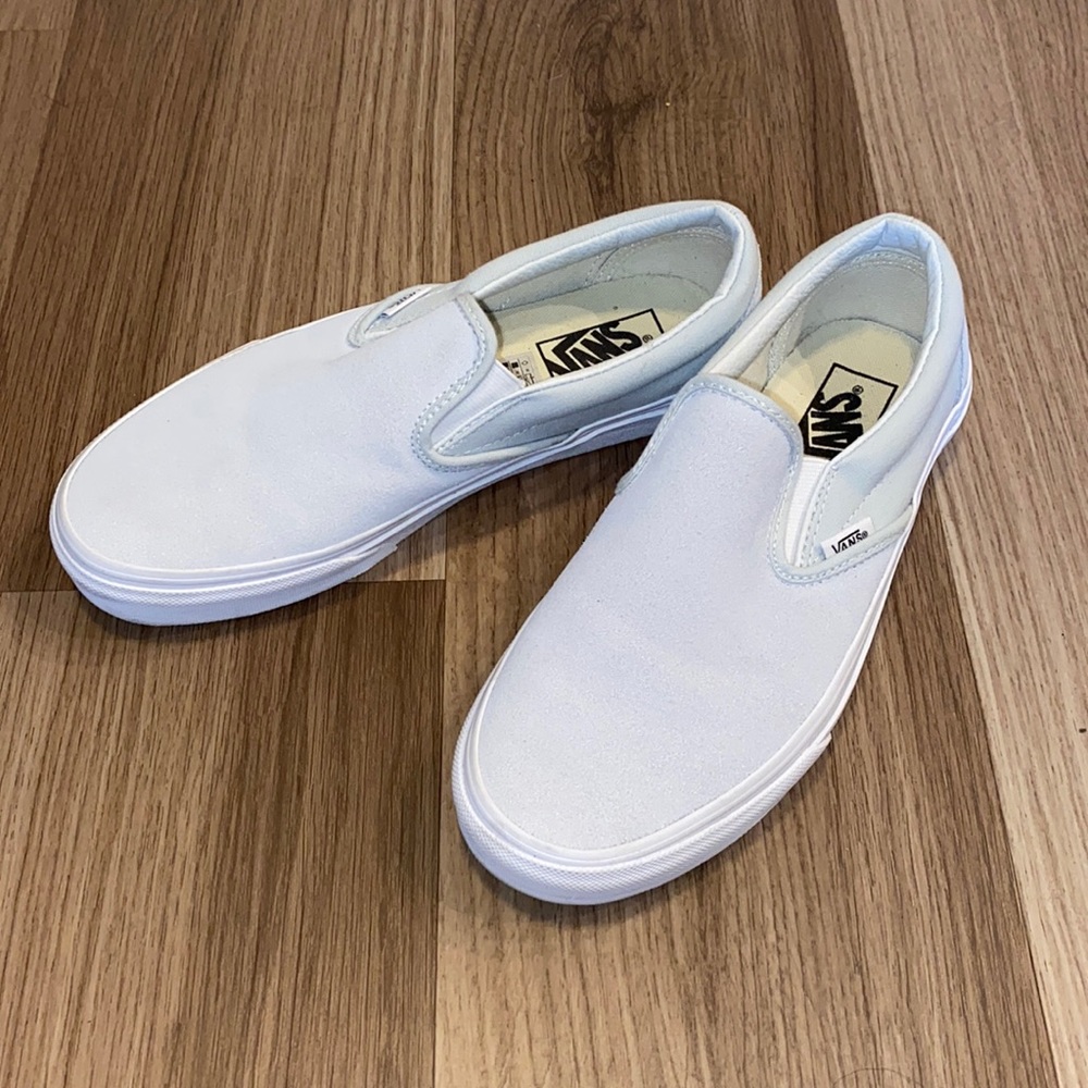 NWOT Vans Suede Slip on Size 8